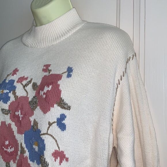 Vtg Lizsport cream floral long sleeved sweater - Picture 2 of 8